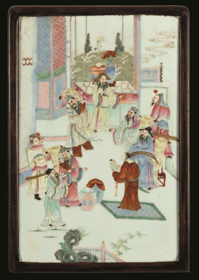Cina, Placca in porcellana con scena di corte, Dinastia Qing (Daoguang, 1821-1850)