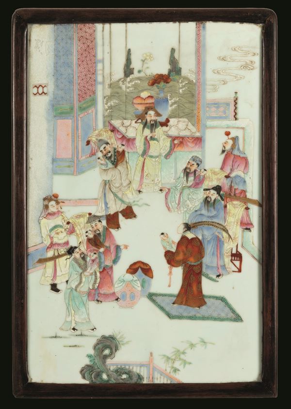 Placca in porcellana raffigurante scena di corte, Cina, Dinastia Qing, epoca Daoguang (1821-1850)