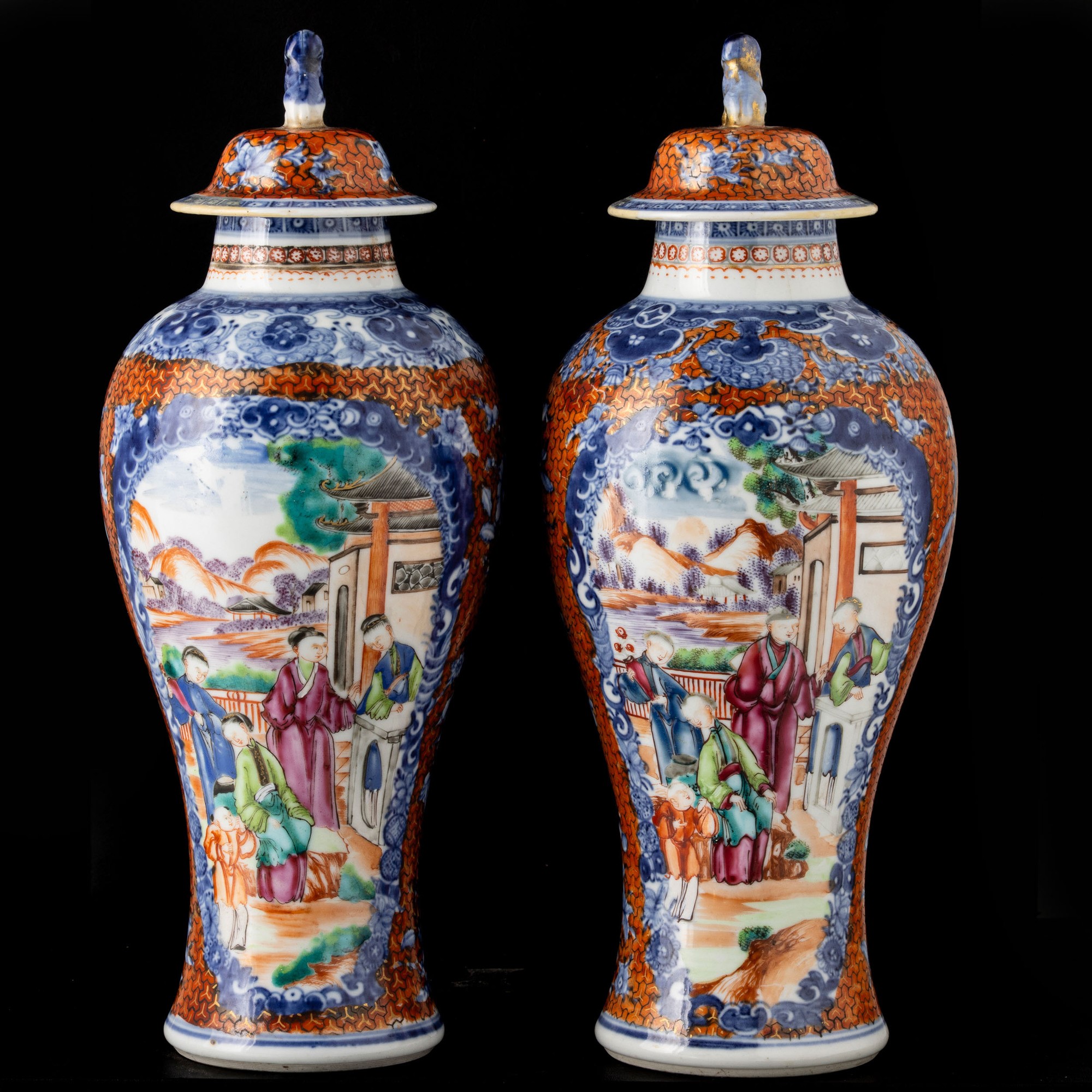 Coppia di potiche, Porcellana cinese dipinta in stile Qianlong (1736-1796)