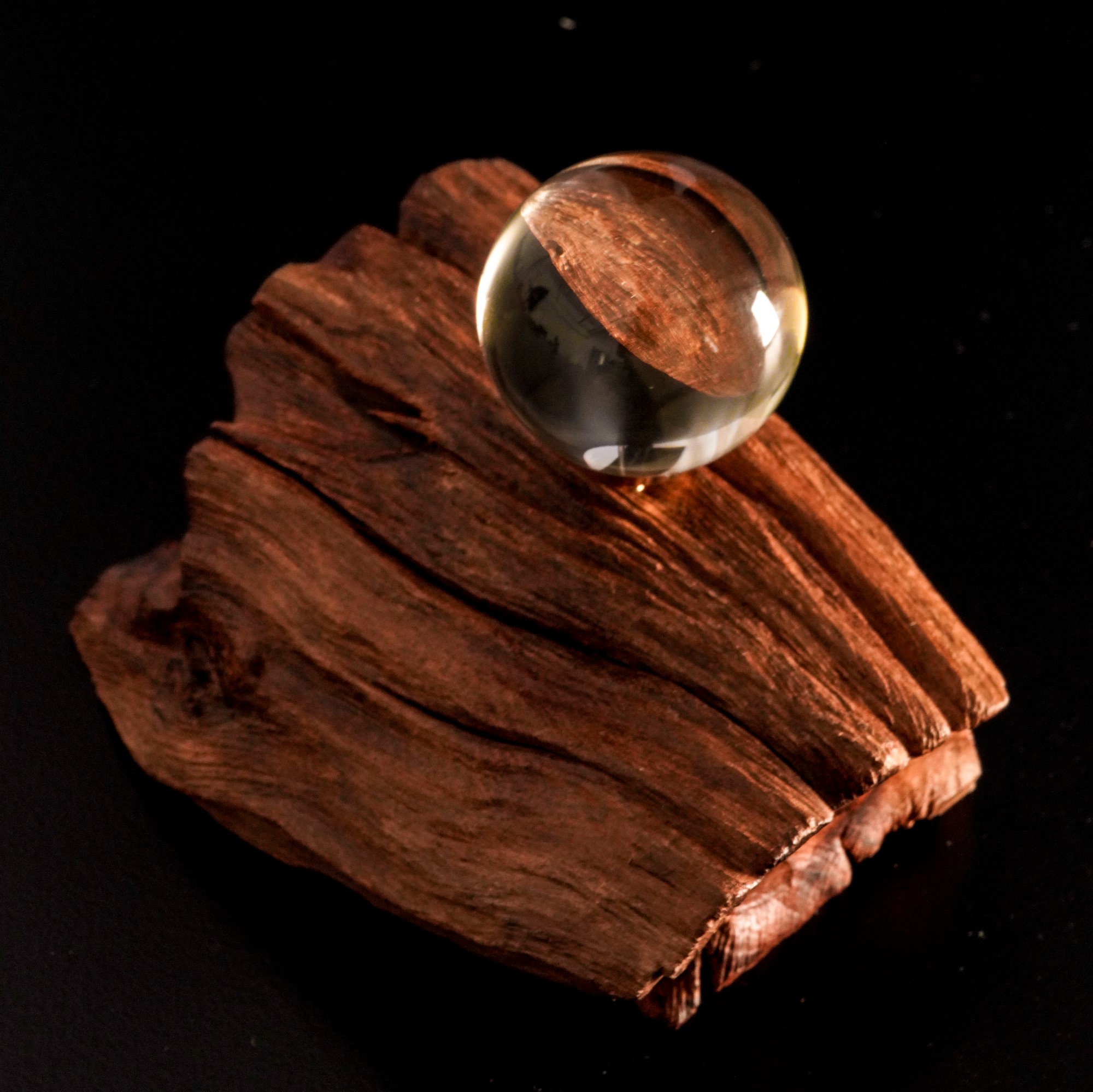 Purissima Sfera di Citrino con Certificato Algt su Base in Legno e Ottone