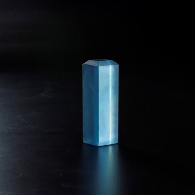 Acquamarina, grande cristallo naturale lucidato (195,69 ct) con certificato ALGT
