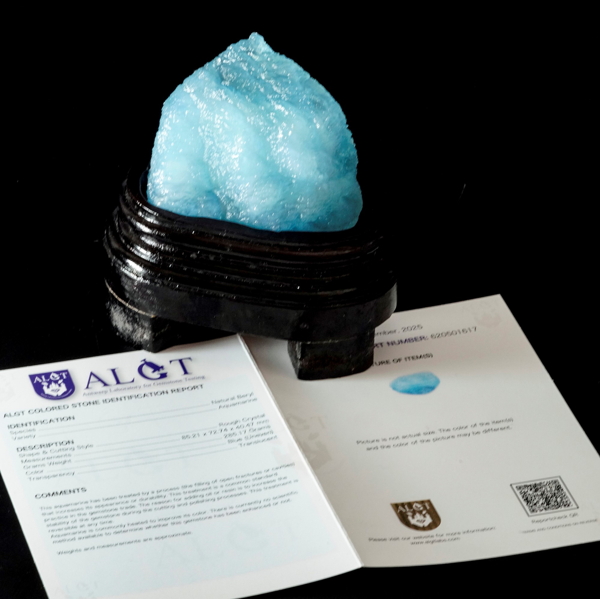 ALGT, Acquamarina (berillo naturale) cristallo grezzo trattato su supporto in legno
