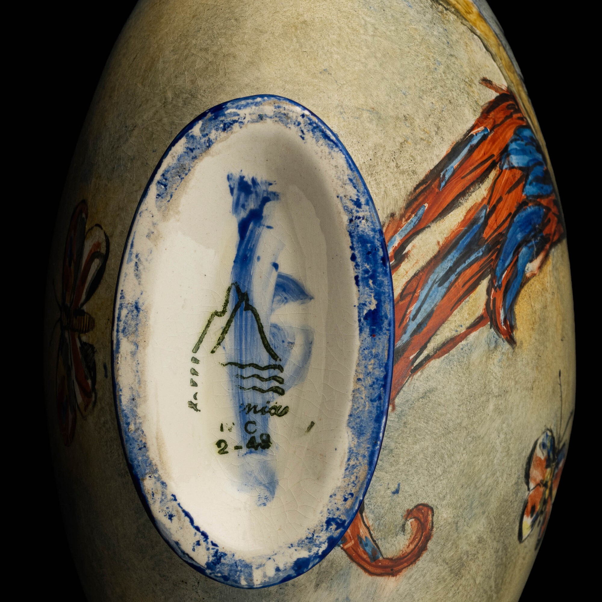Guido Andloviz - Vaso a sezione ovale con pappagallo su ramo, terraglia a colaggio e smalti polic...