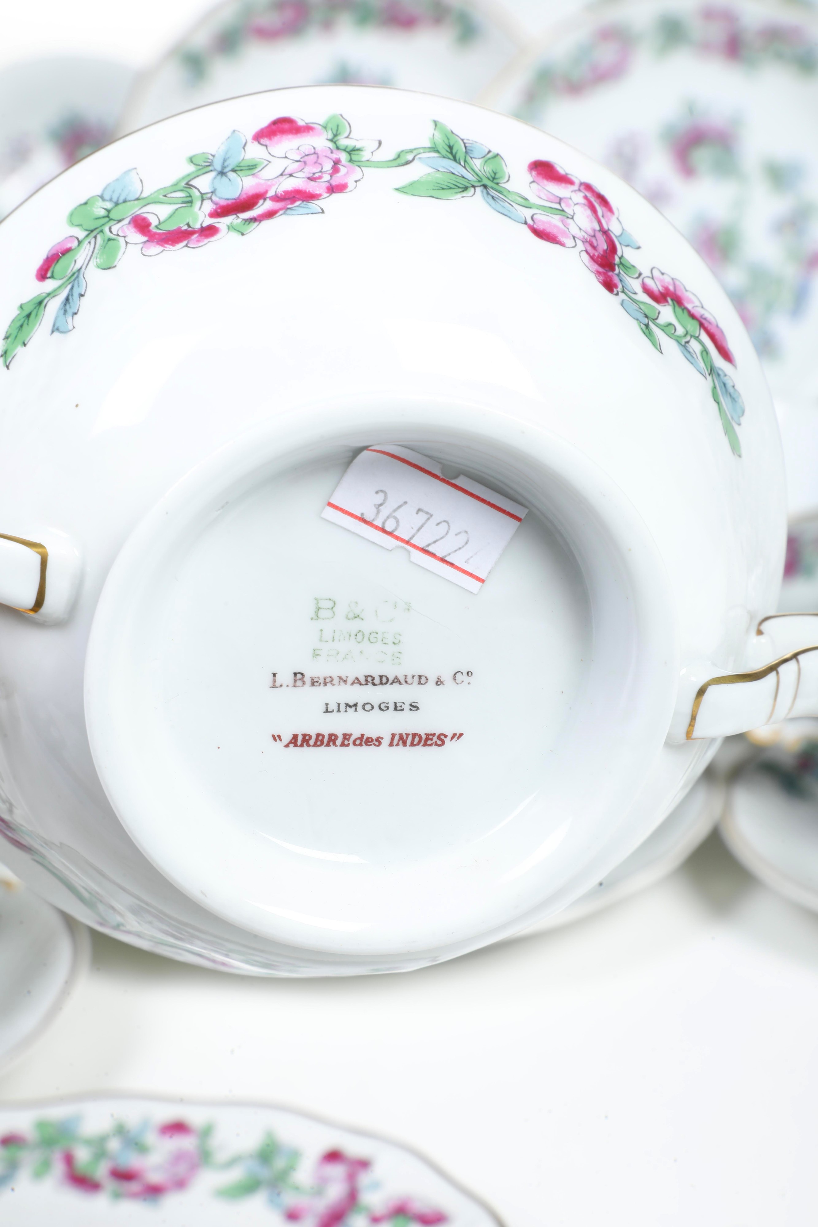 Manifattura L. Bernardaud, Dodici tazze da brodo con sottopiatto “Arbre des Indes”, porcellana