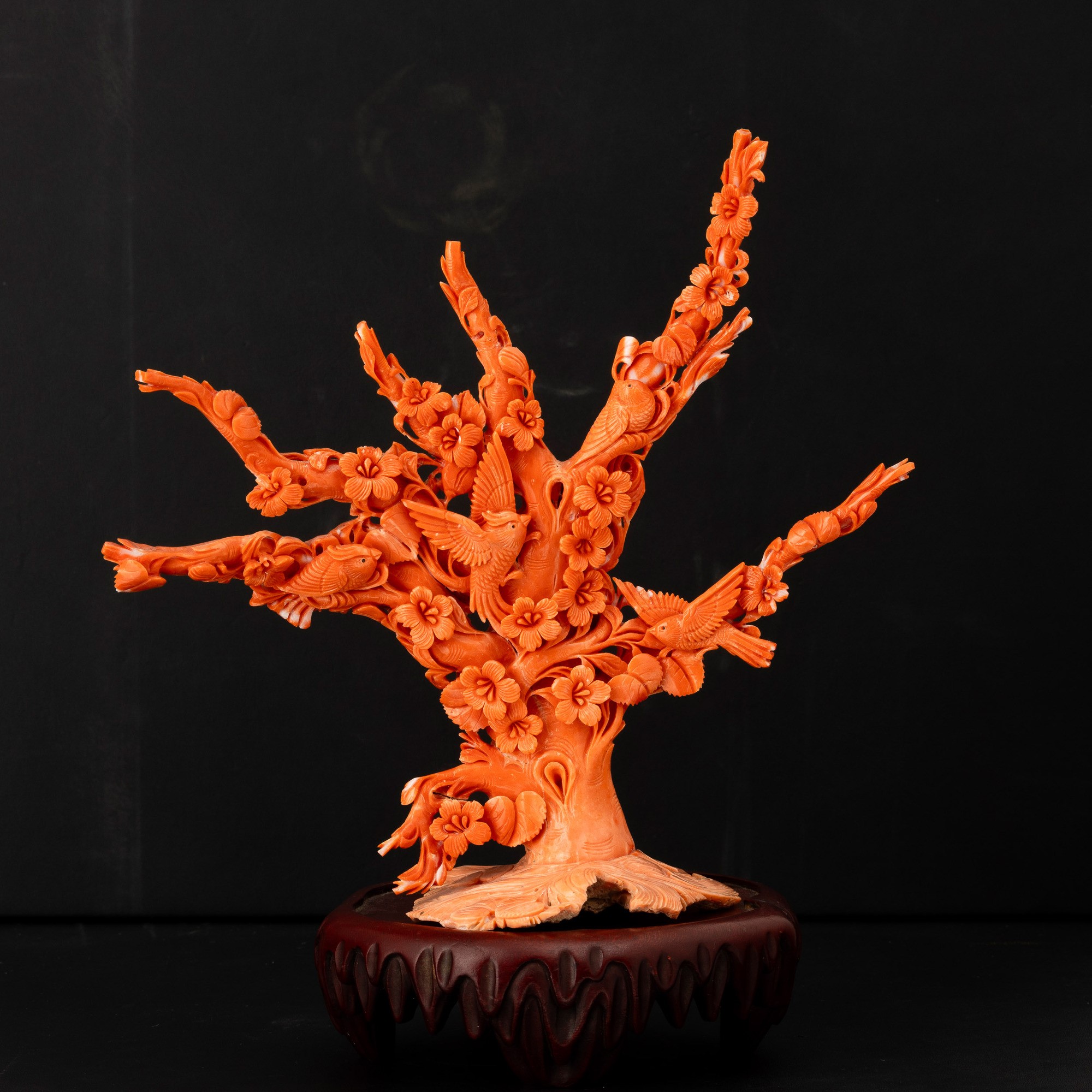 Cina, Dinastia Qing (XIX secolo), Figura di ramo con uccelli e fiori in corallo