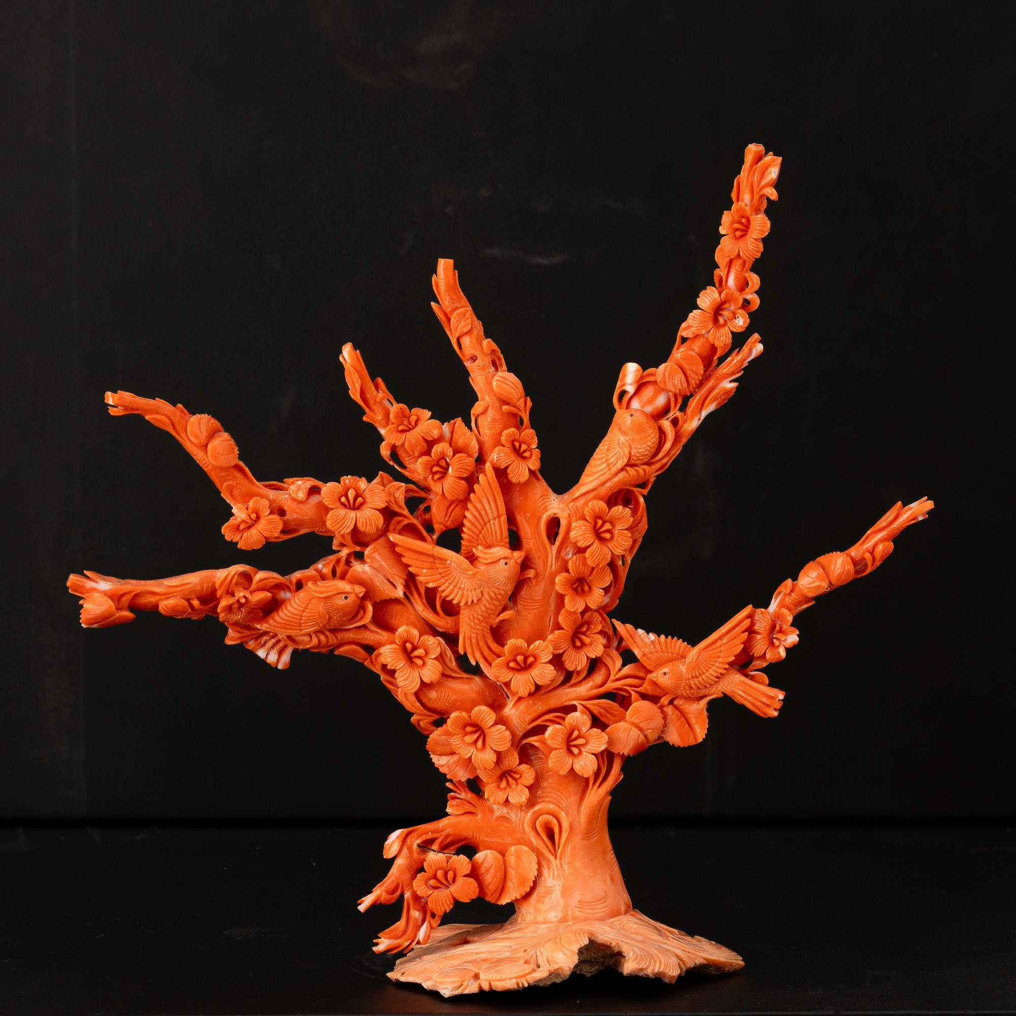 Cina, Dinastia Qing (XIX secolo), Figura di ramo con uccelli e fiori in corallo
