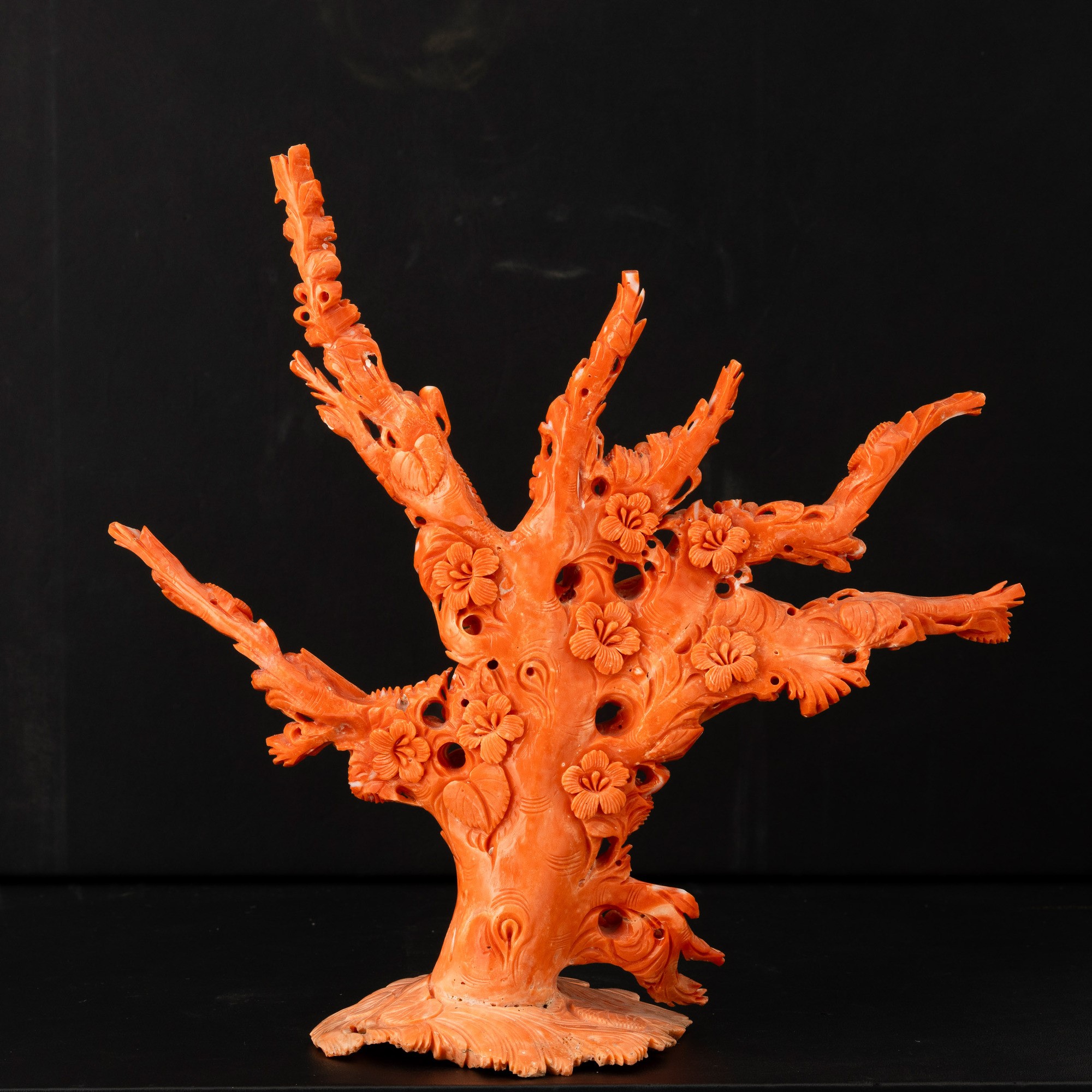 Cina, Dinastia Qing (XIX secolo), Figura di ramo con uccelli e fiori in corallo