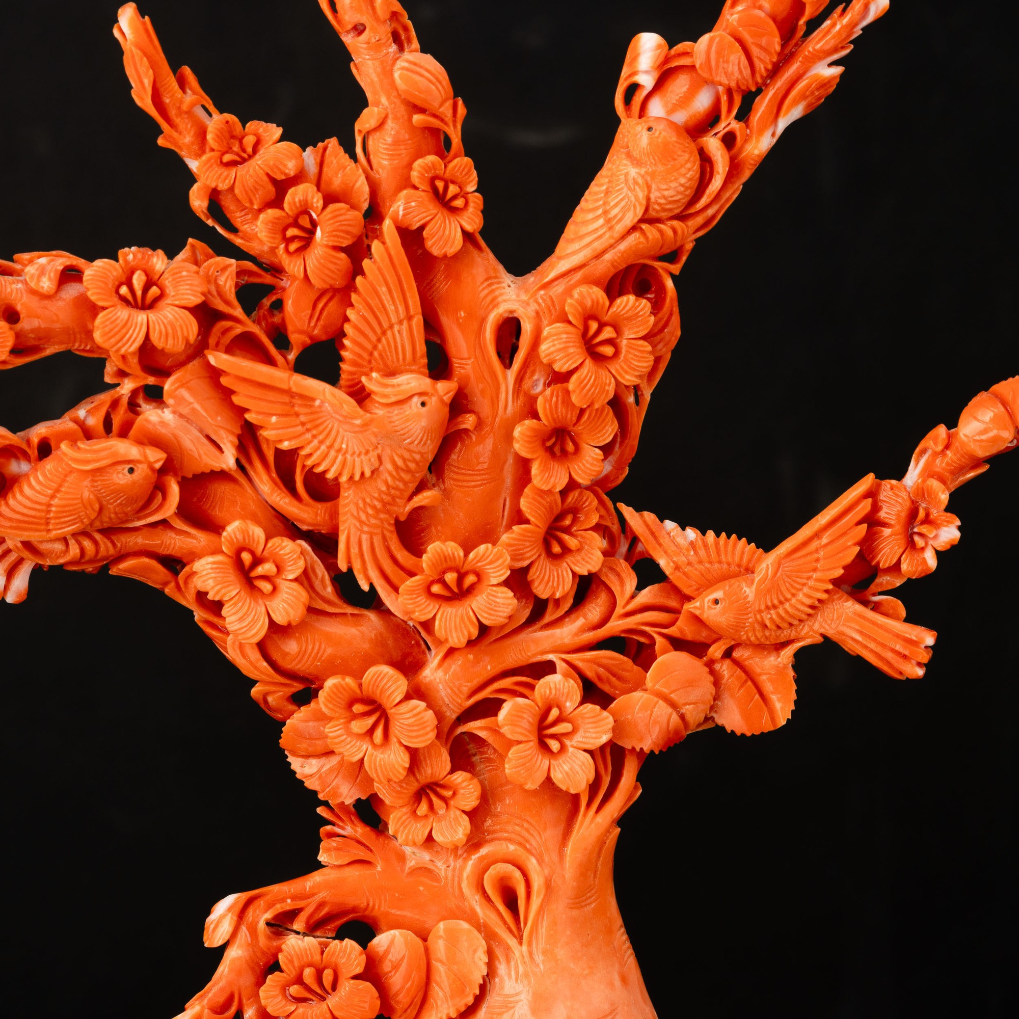 Cina, Dinastia Qing (XIX secolo), Figura di ramo con uccelli e fiori in corallo