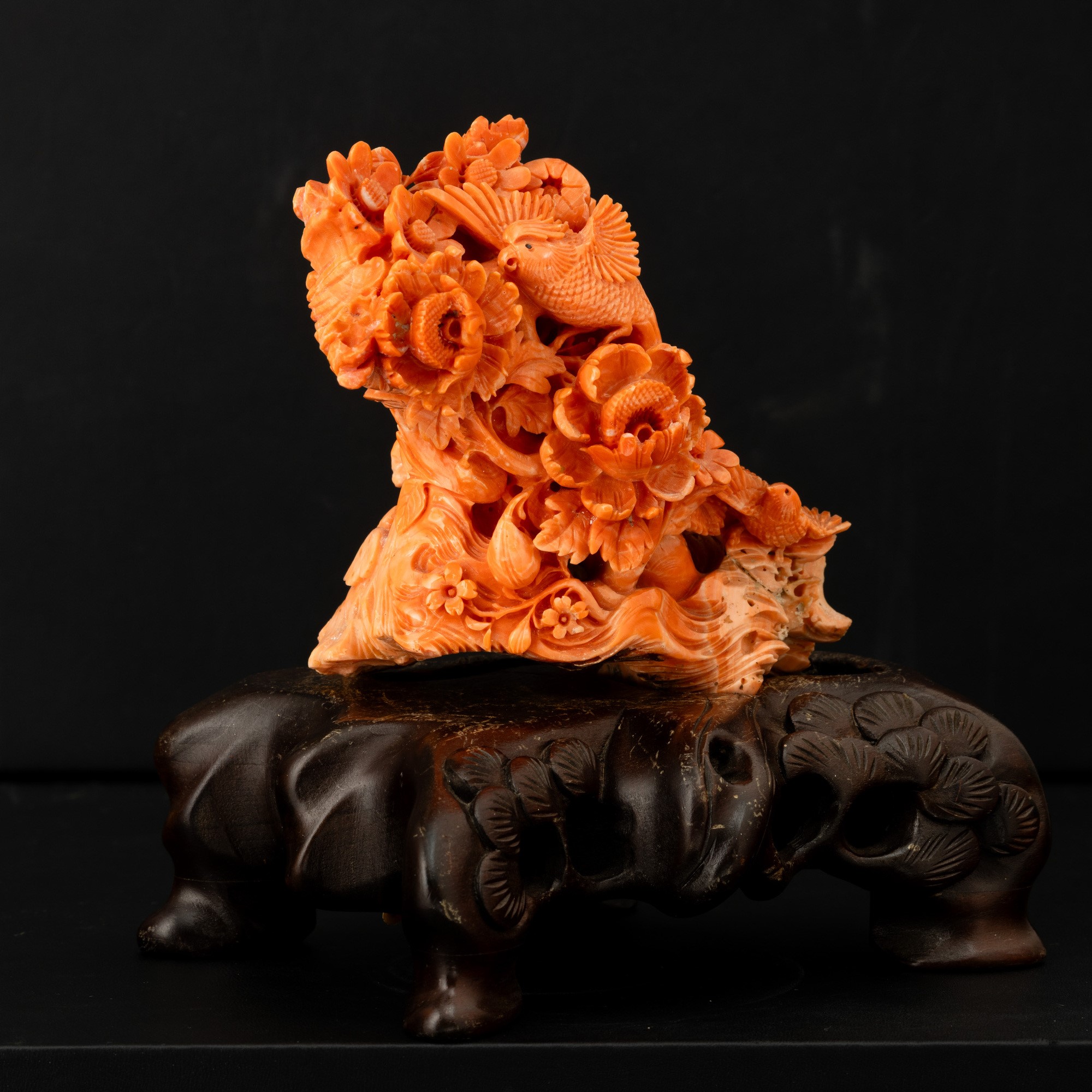 Cina, Figura di volatili e fiori scolpiti in corallo, Dinastia Qing, XIX secolo