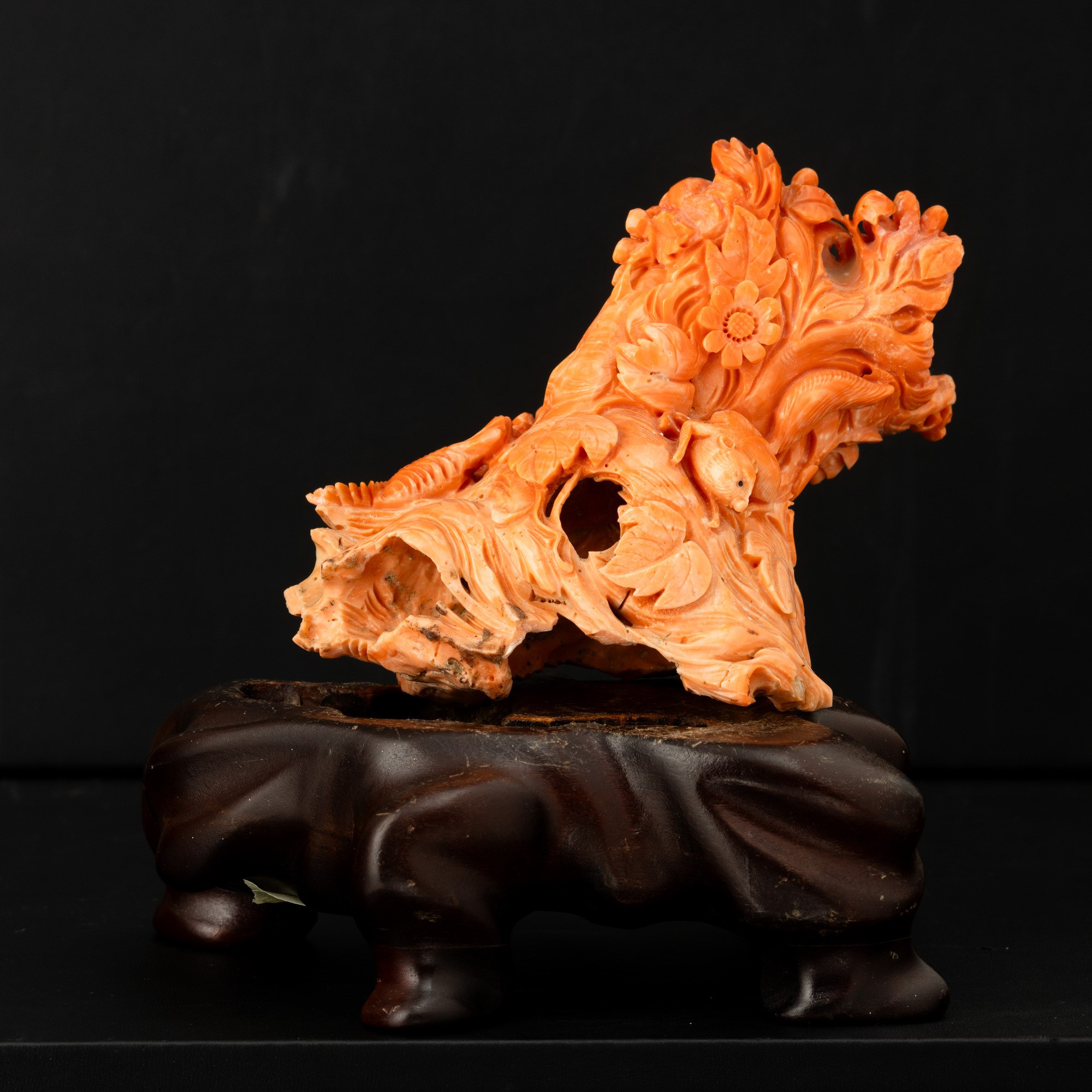 Cina, Figura di volatili e fiori scolpiti in corallo, Dinastia Qing, XIX secolo