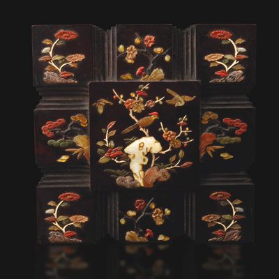 Giappone (periodo Meiji, 1868-1912), Grande scatola naturalistica in legno con applicazioni in pi...