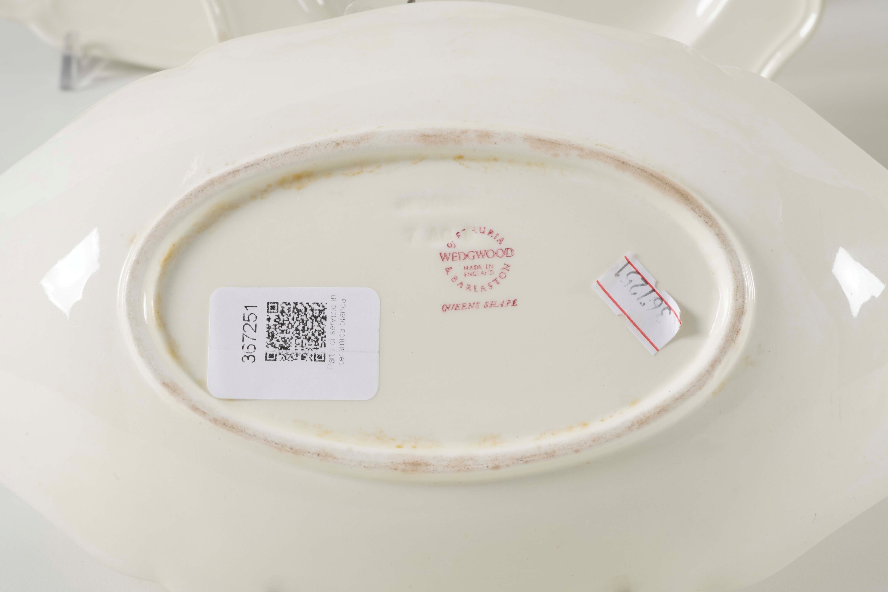Wedgwood, Servizio da tavola “Queen shape” (zuppiera e piatti con vassoi di portata)