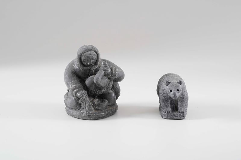 Due sculture raffiguranti eschimese e Orso  - Asta Antiquariato e Cornici - Cambi Casa d'Aste