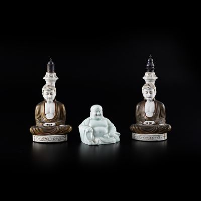 Coppia di divinità orientali, porcellana policroma