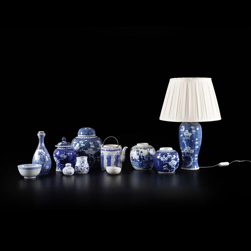 Lotto di undici suppellettili in ceramica e porcellana  - Asta Antiquariato e Cornici - Cambi Casa d'Aste