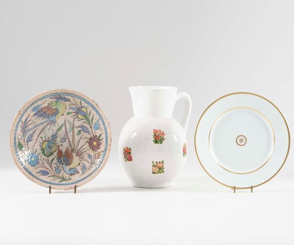 Lotto composto da brocca in porcellana Ginori, piatto con bordo dorato Bernardaud Limoges e ciotola in ceramica