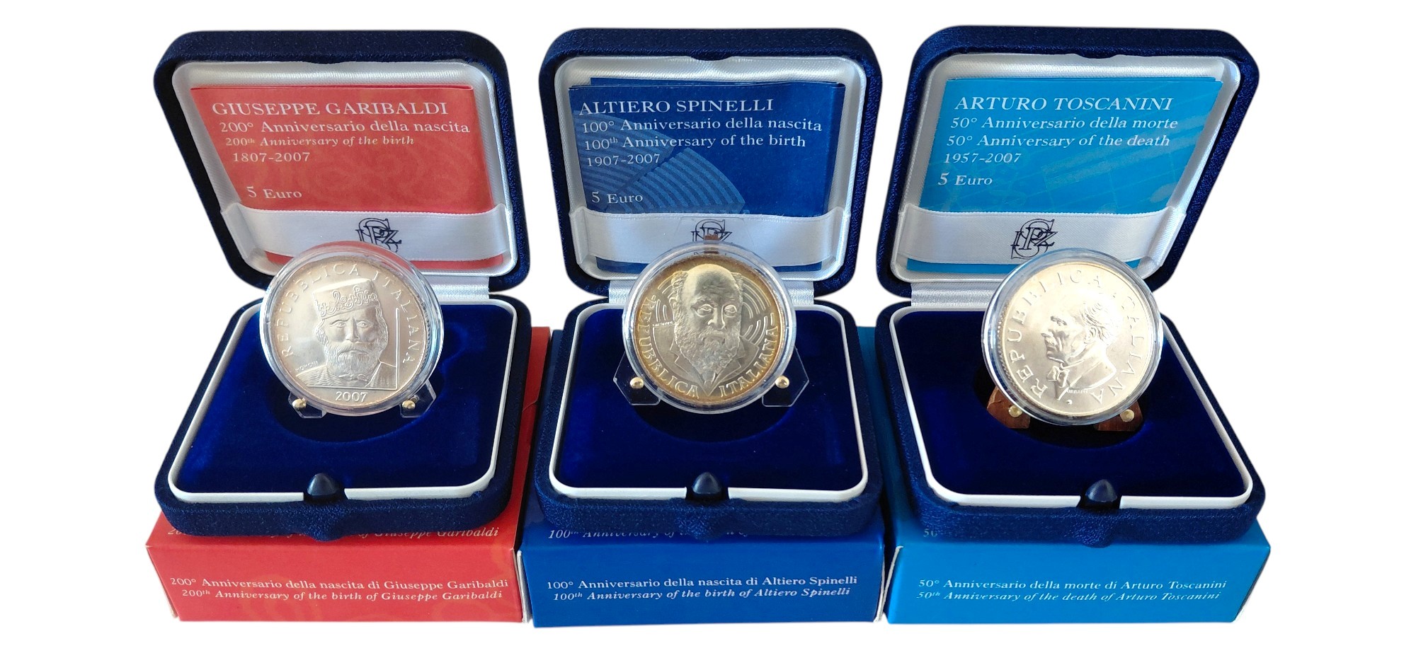 Italia, 2007, trittico di 3 monete commemorative da 5 Euro in argento 925‰ (FDC)