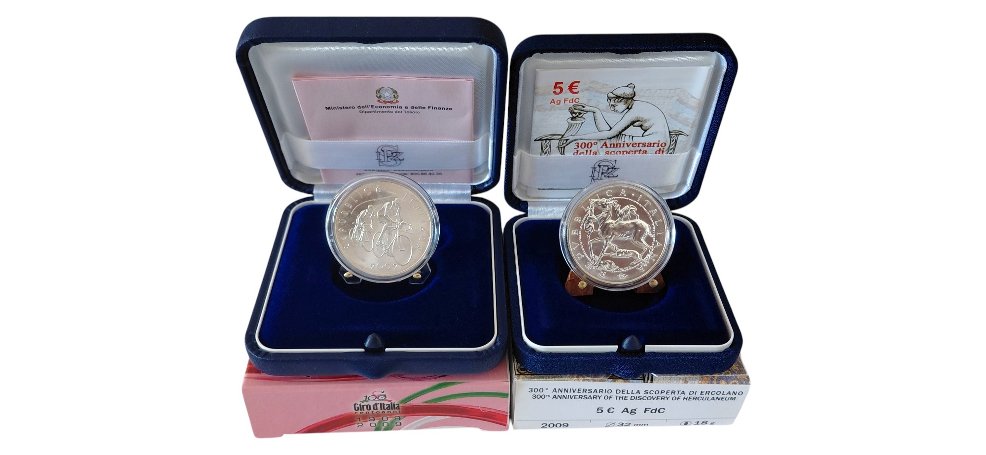 Italia, 2009, 2 monete da 5 Euro FdC in argento 925‰ (Giro d’Italia 2009, Centenario 1909-2009 e ...