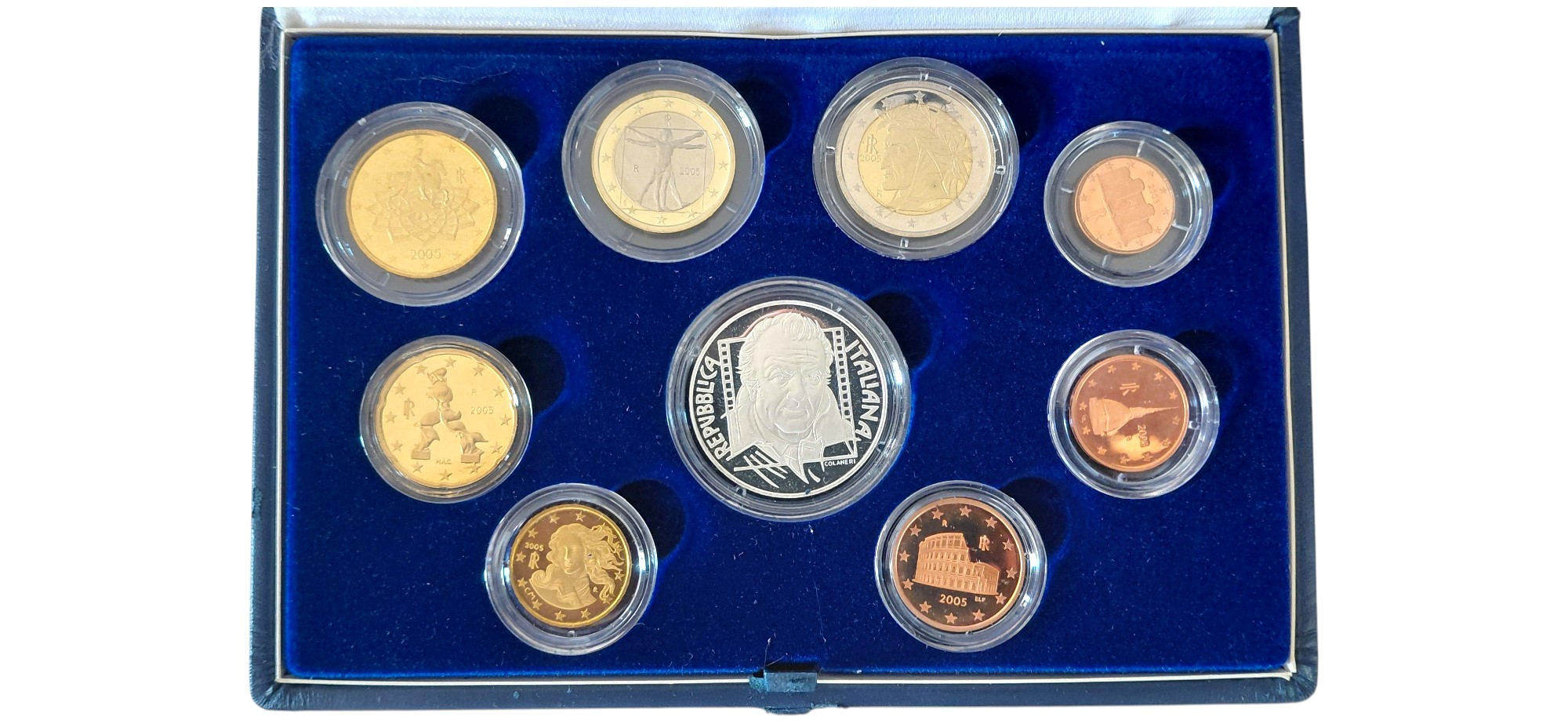 Italia, 2005. Divisionale in Euro “Fondo Specchio” (Proof/PP) dedicato all’85° Anniversario della...