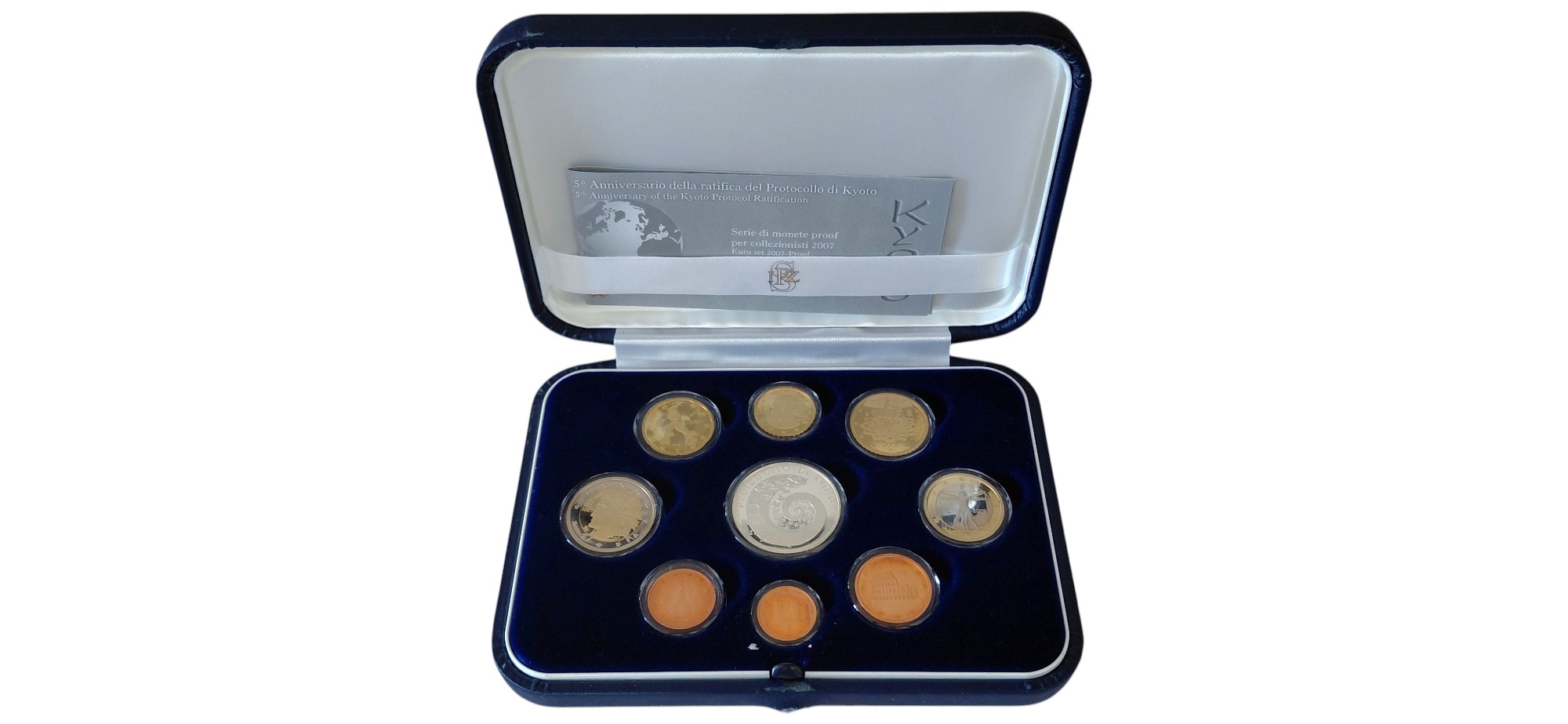 Italia, 2007 – Divisionale in euro “Fondo specchio” (Proof/PP), serie 5° Anniversario Protocollo ...