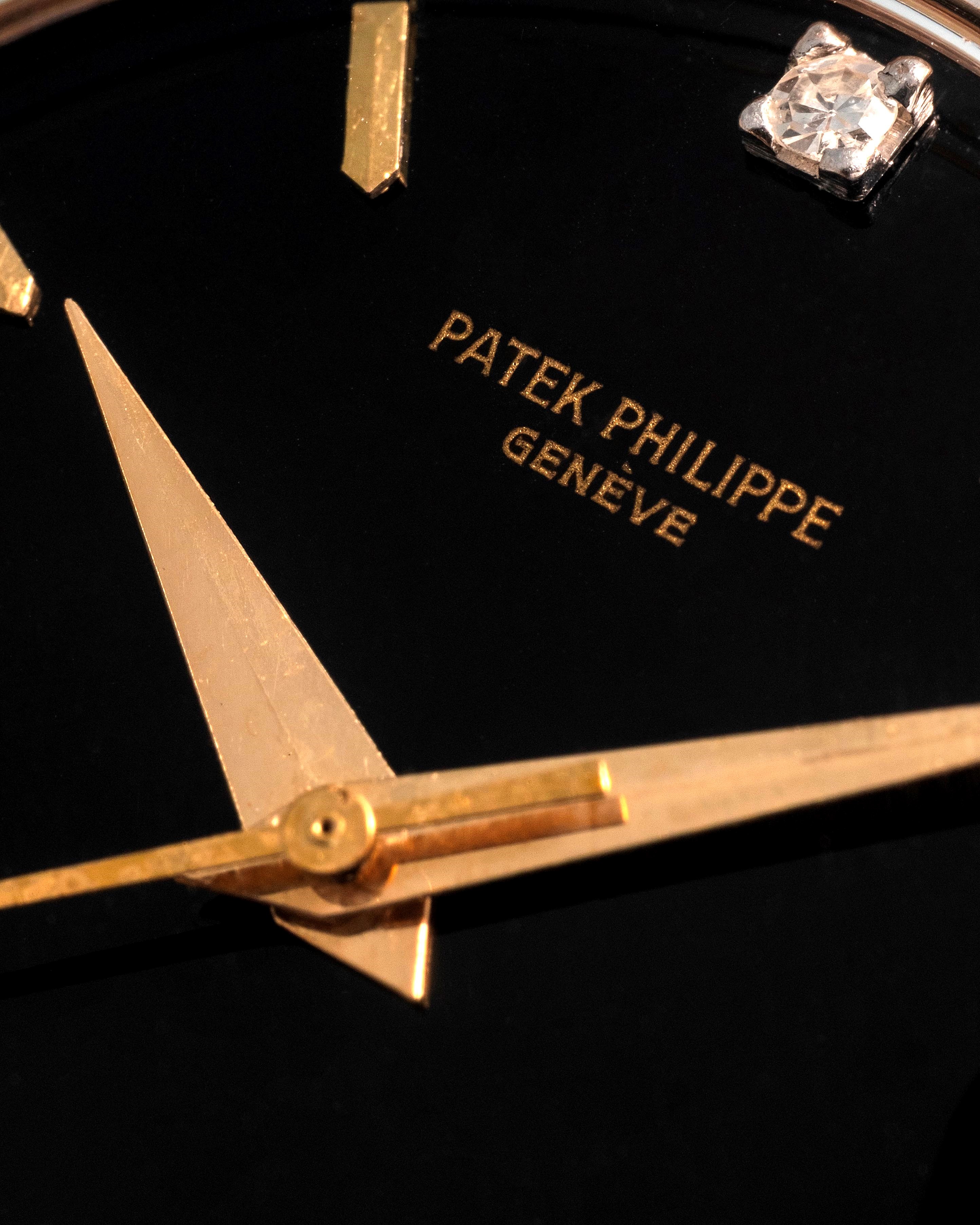 Patek Philippe - Calatrava ref. 570 in oro giallo 18k con quadrante nero lucido a specchio e diam...