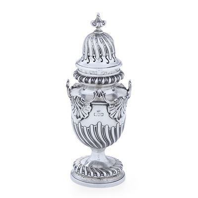 Goldsmith & Silversmith Co., Spargizucchero, Londra 1915, argento fuso sagomato e traforato