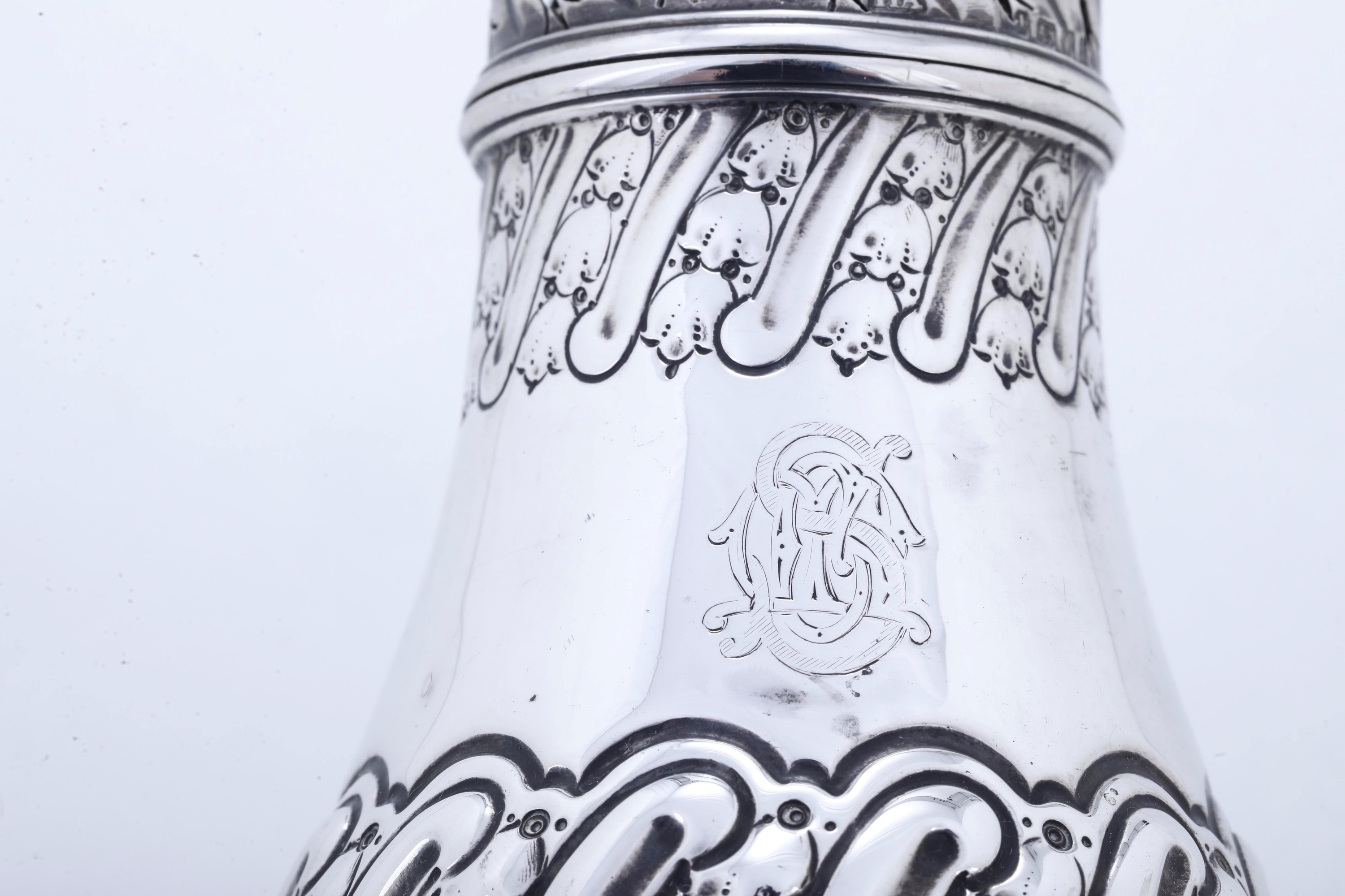 Atkin Bros - Harry Atkin, Spargizucchero in argento inciso e traforato, Sheffield 1889