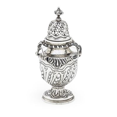 William Comyns, Spargizucchero, Londra 1899, argento fuso sagomato e traforato