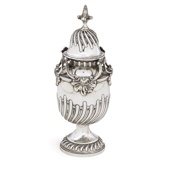 Spargizucchero. Londra 1890, argentiere William Hutton & Sons - Edward Hutton