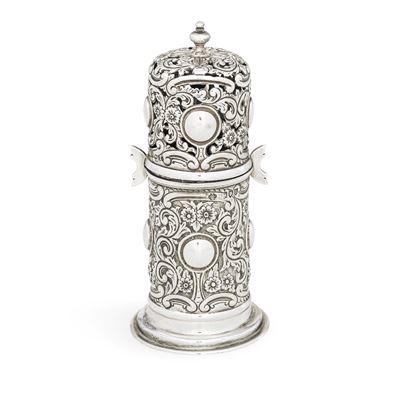 William Hutton & Sons, Spargizucchero in argento fuso traforato (Londra, 1895)