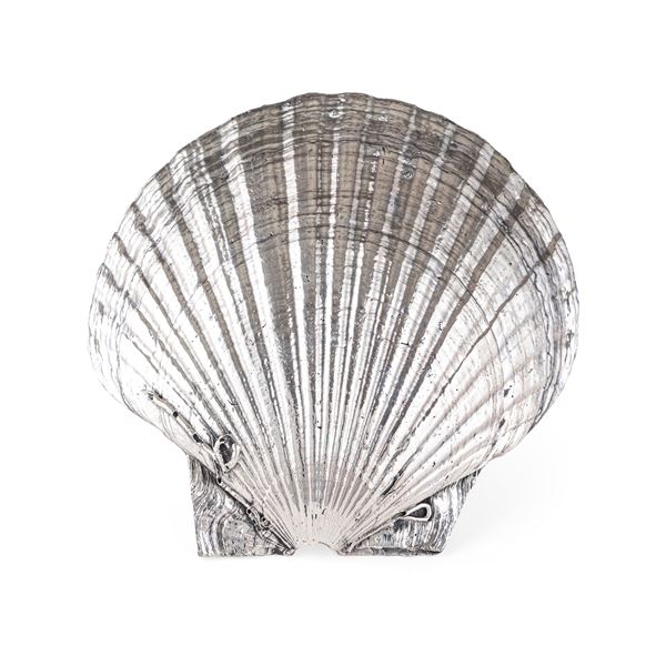 Conchiglia rivestita in argento. Italia, XX-XXI secolo. Etichetta a scudo Mario Buccellati