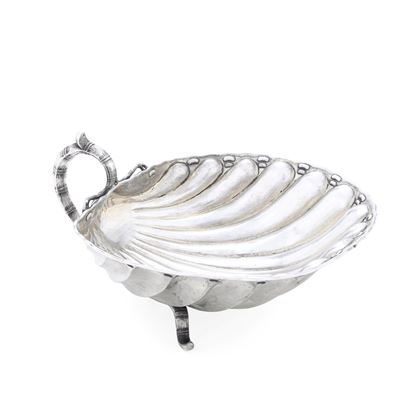 Assaggiatore E. Brandeburg, Centrotavola a conchiglia, San Pietroburgo 1865, argento fuso e sbalz...