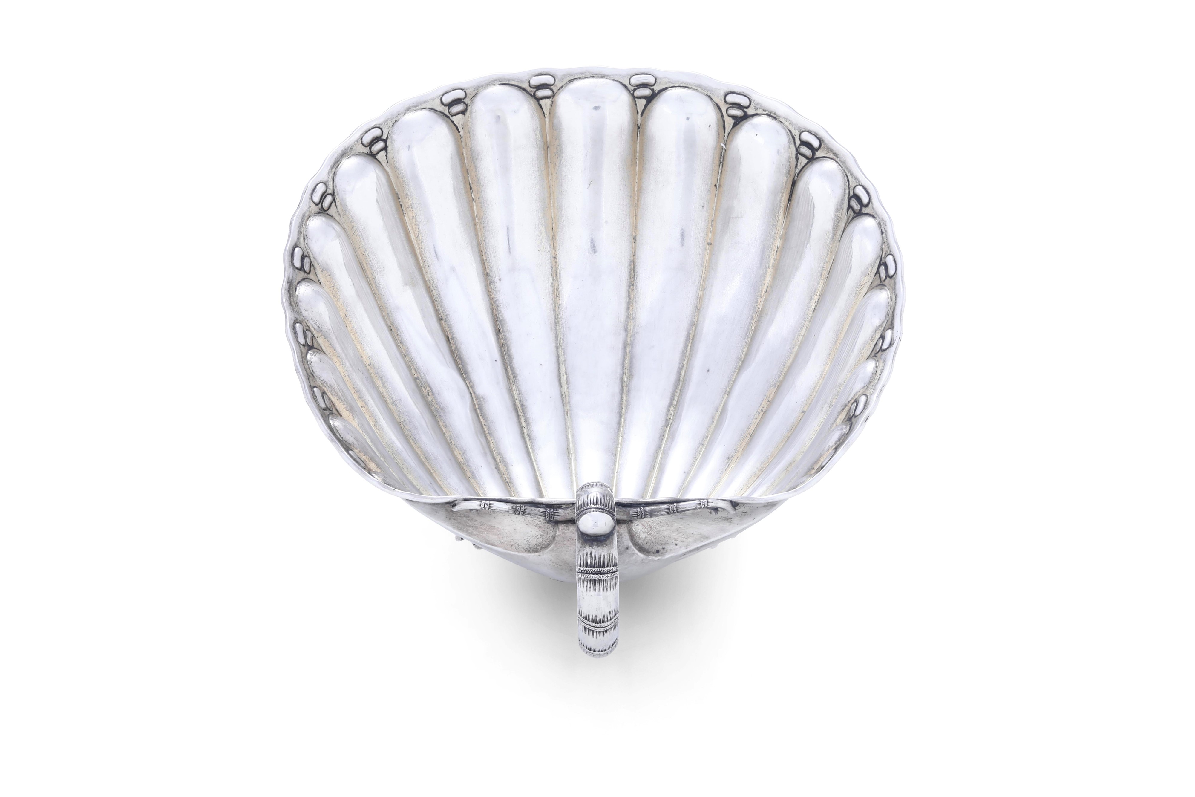 Assaggiatore E. Brandeburg, Centrotavola a conchiglia, San Pietroburgo 1865, argento fuso e sbalz...