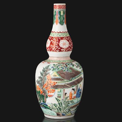 Cina, Dinastia Qing (XIX secolo), Vaso a doppia zucca in porcellana Famiglia Verde con scena di v...