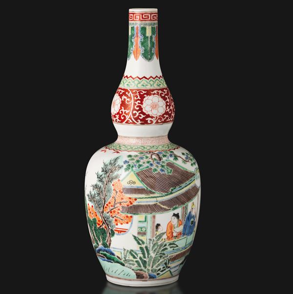 Vaso a doppia zucca in porcellana Famiglia Verde raffigurante scena di vita comune con decori a motivi floreali, Cina, Dinastia Qing, XIX secolo