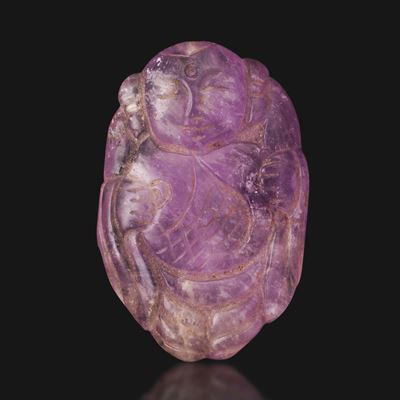 Ciondolo in ametista con decoro a rilievo raffigurante Budai, Cina, Dinastia Qing, XIX secolo