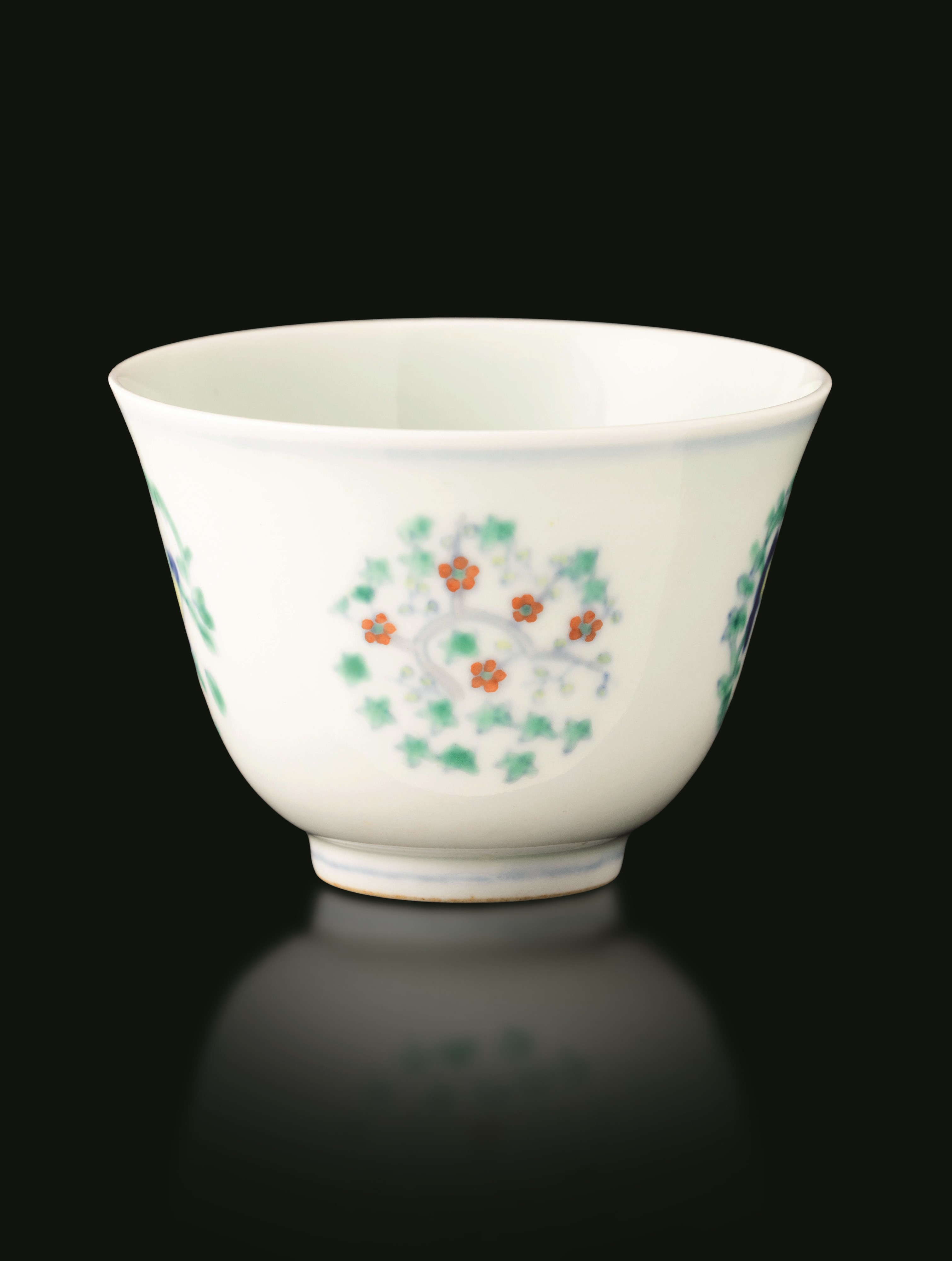 Chenghua, Coppa in porcellana Doucai a soggetto naturalistico, Cina (1465-1487)
