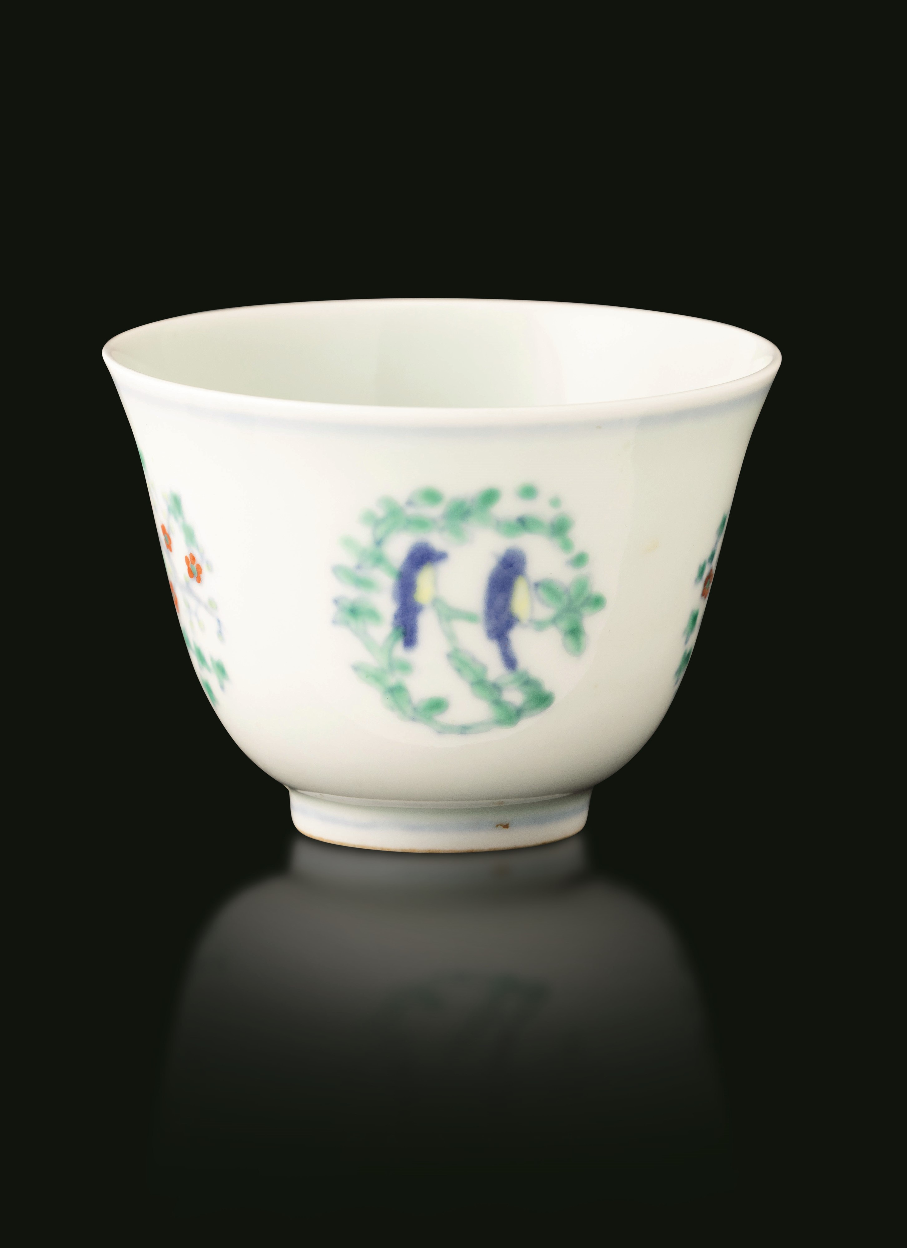 Chenghua, Coppa in porcellana Doucai a soggetto naturalistico, Cina (1465-1487)