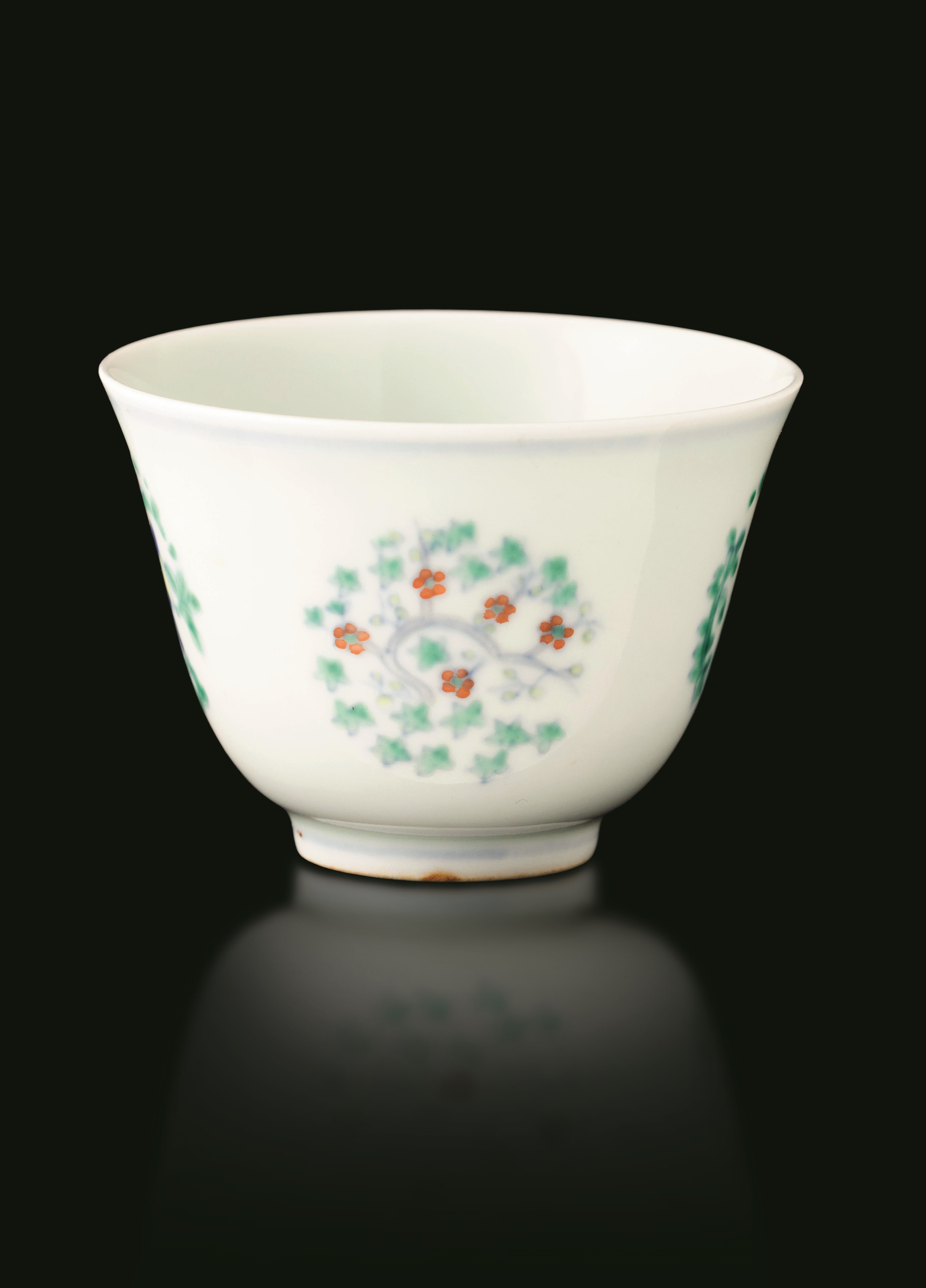 Chenghua, Coppa in porcellana Doucai a soggetto naturalistico, Cina (1465-1487)