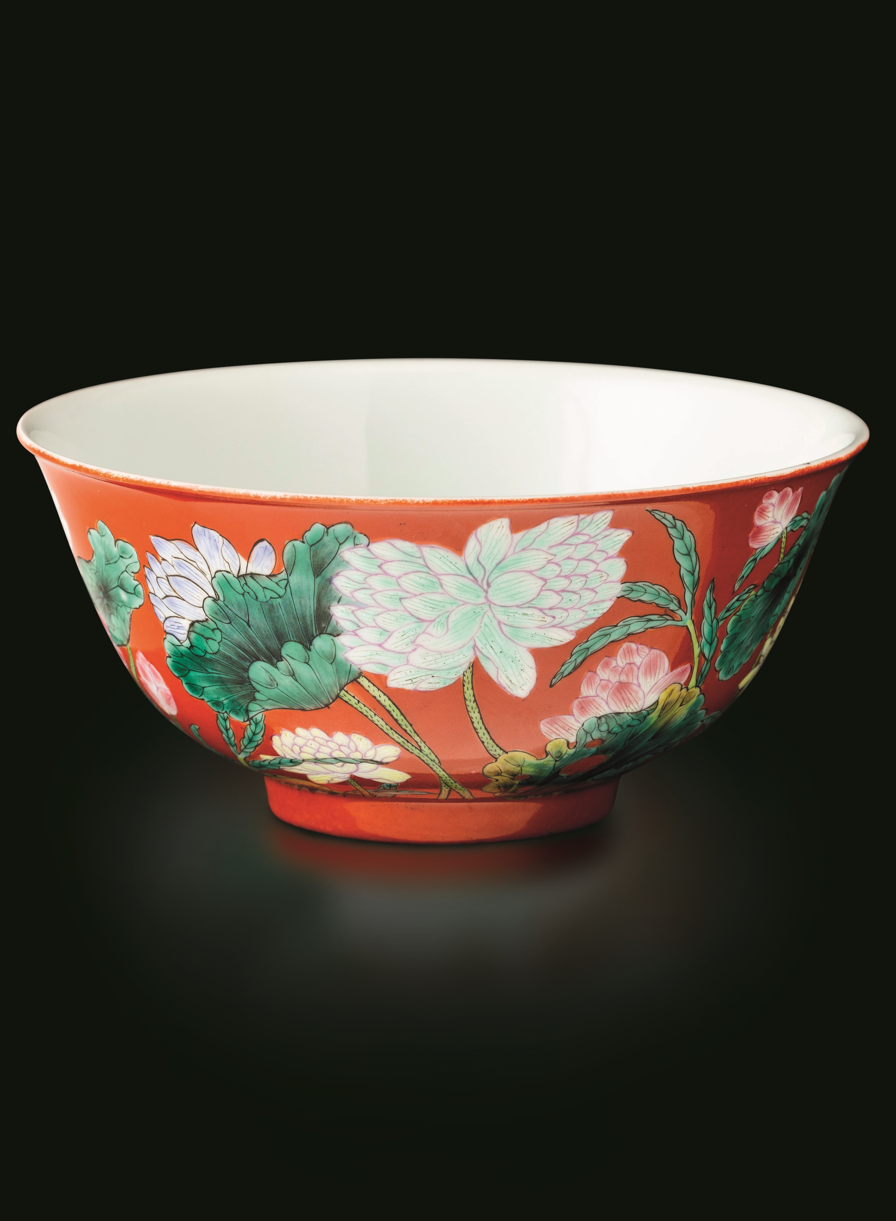 Marchio apocrifo Qianlong (1736-1796), Ciotola in porcellana Famiglia Rosa a fondo corallo con de...