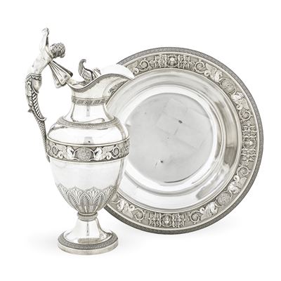 Versatoio con bacile, argento fuso, sbalzato e cesellato. Parigi, 1819-1838