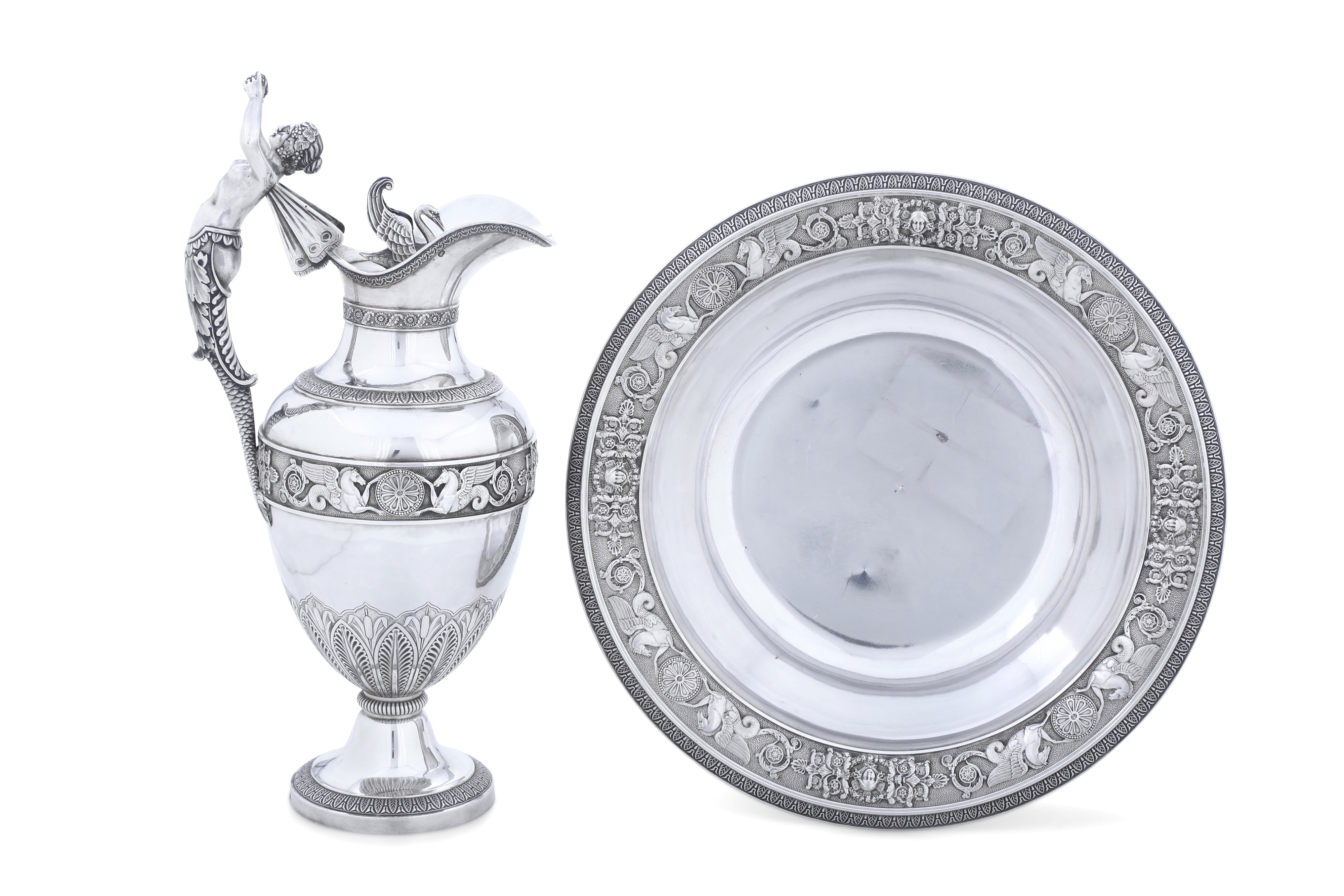 Versatoio con bacile, argento fuso, sbalzato e cesellato. Parigi, 1819-1838