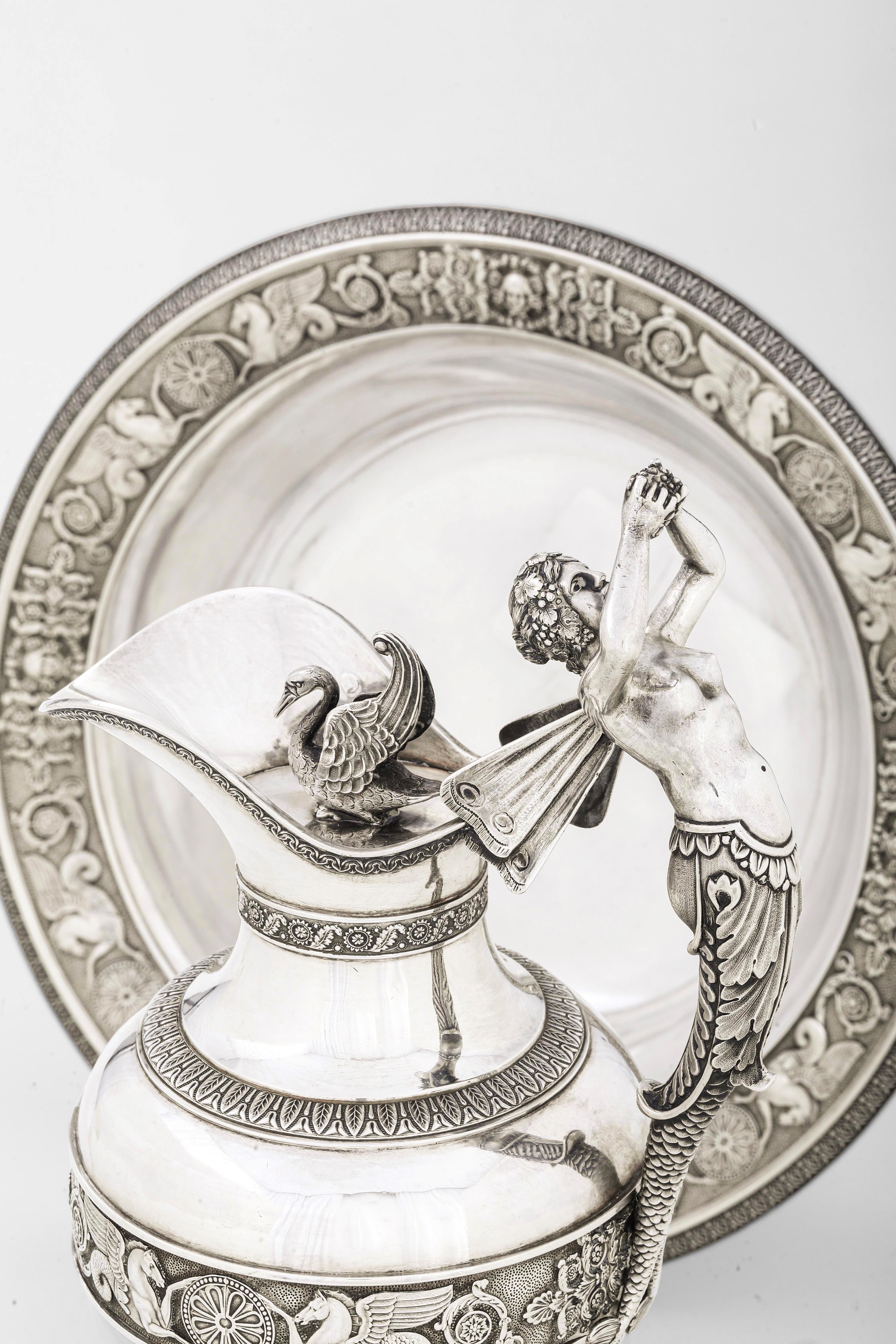 Versatoio con bacile, argento fuso, sbalzato e cesellato. Parigi, 1819-1838