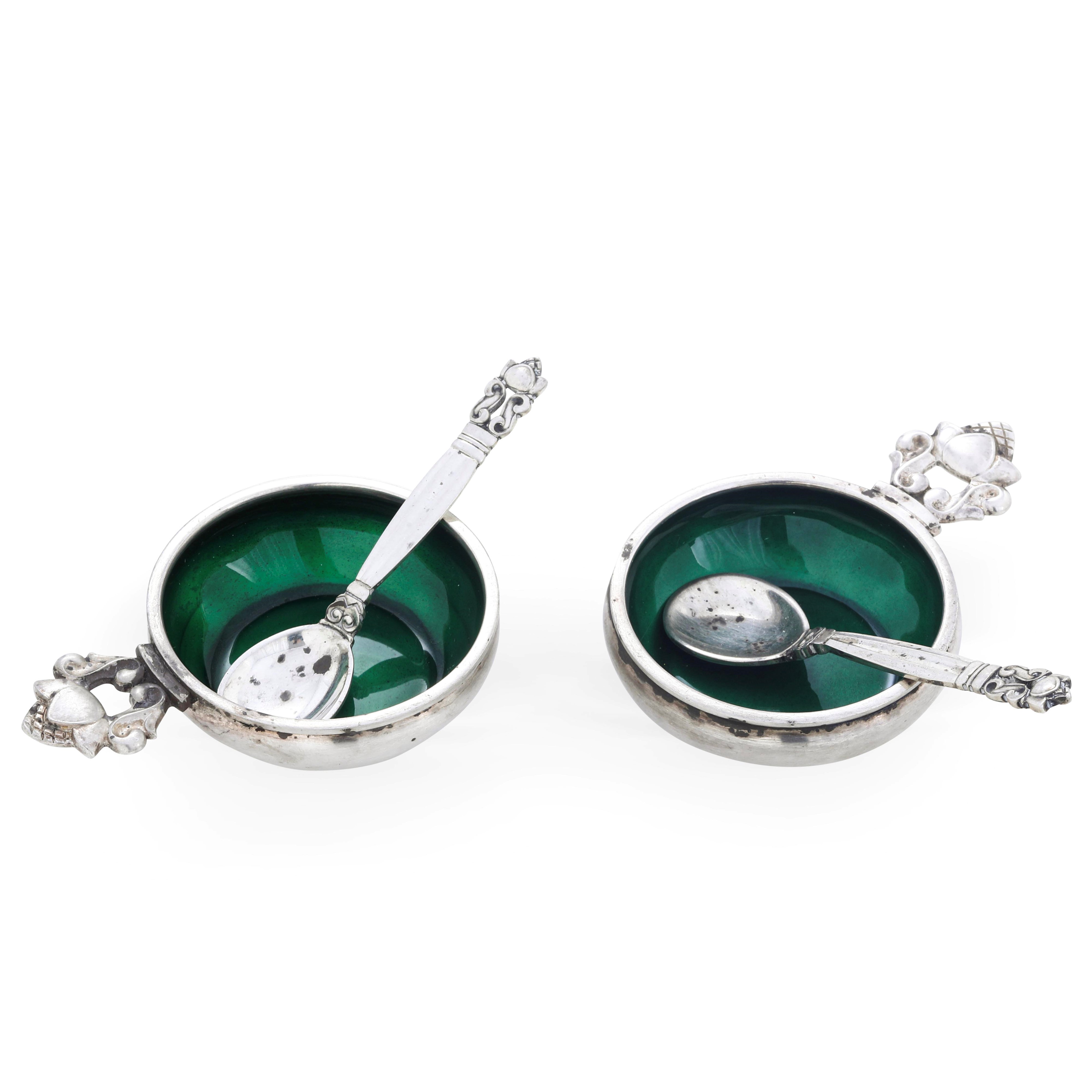 Georg Jensen, Coppia di saliere in argento fuso sagomato e smaltato (XX secolo)