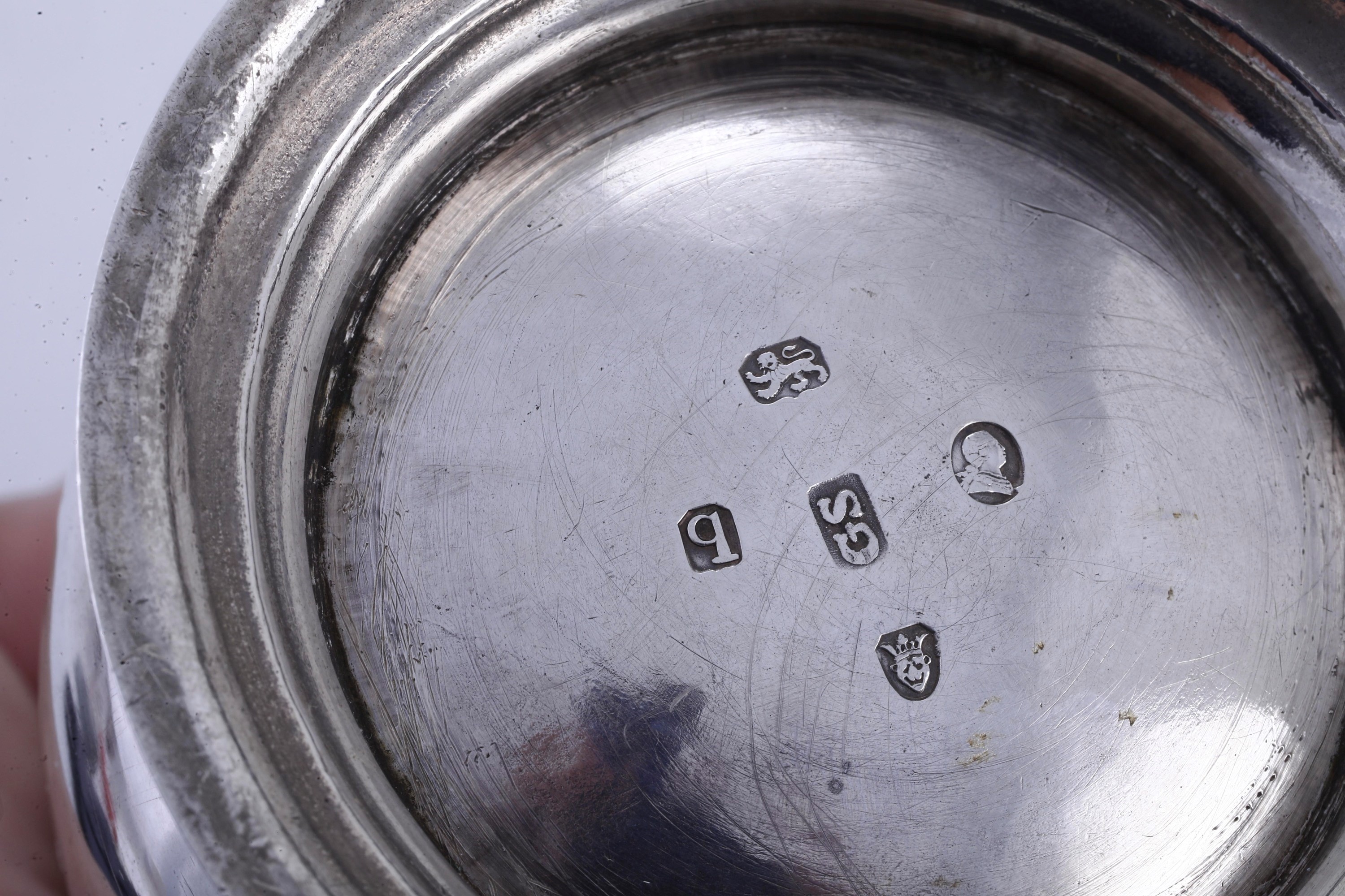 George Smith II, Mug con decorazione “Londra 1791” in argento fuso e sagomato