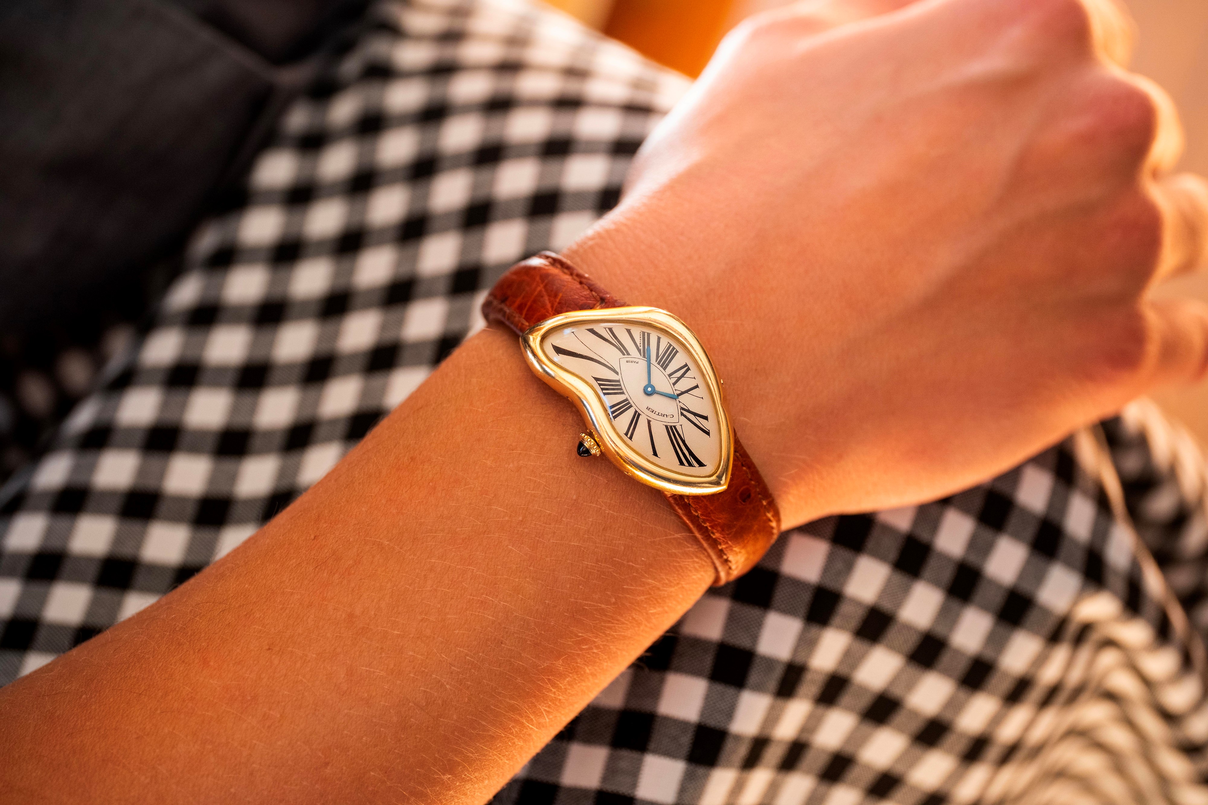 Cartier - Crash Paris, orologio da polso in oro giallo 18k con cassa asimmetrica e deployante ori...