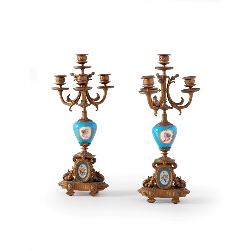 Coppia di candelabri in metallo dorato. Francia, fine XIX-inizi XX secolo  - Asta Antiquariato - Cambi Casa d'Aste