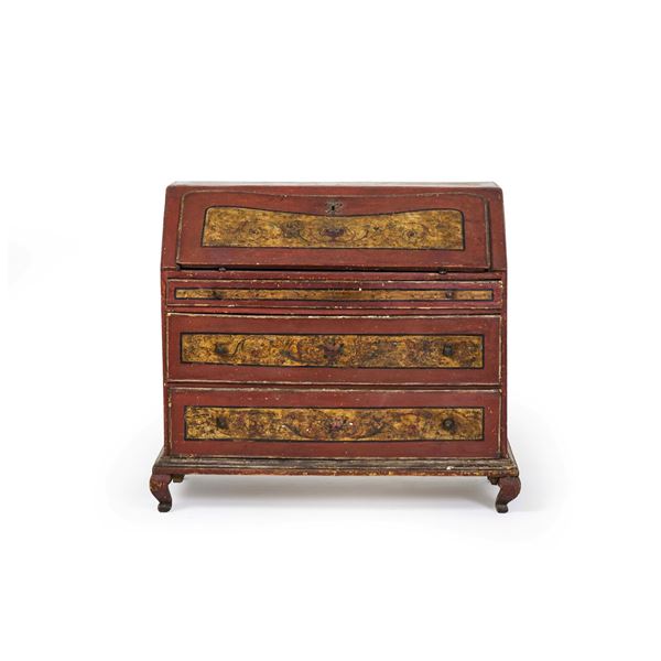 Ribalta in legno laccato. XVIII secolo