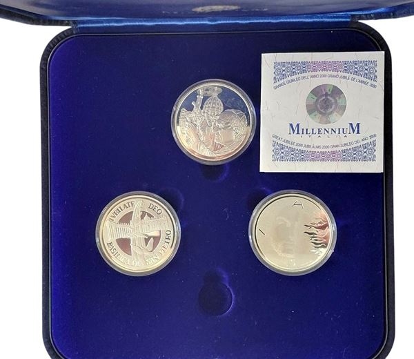 VATICANO, 2000. Trittico di medaglie argento