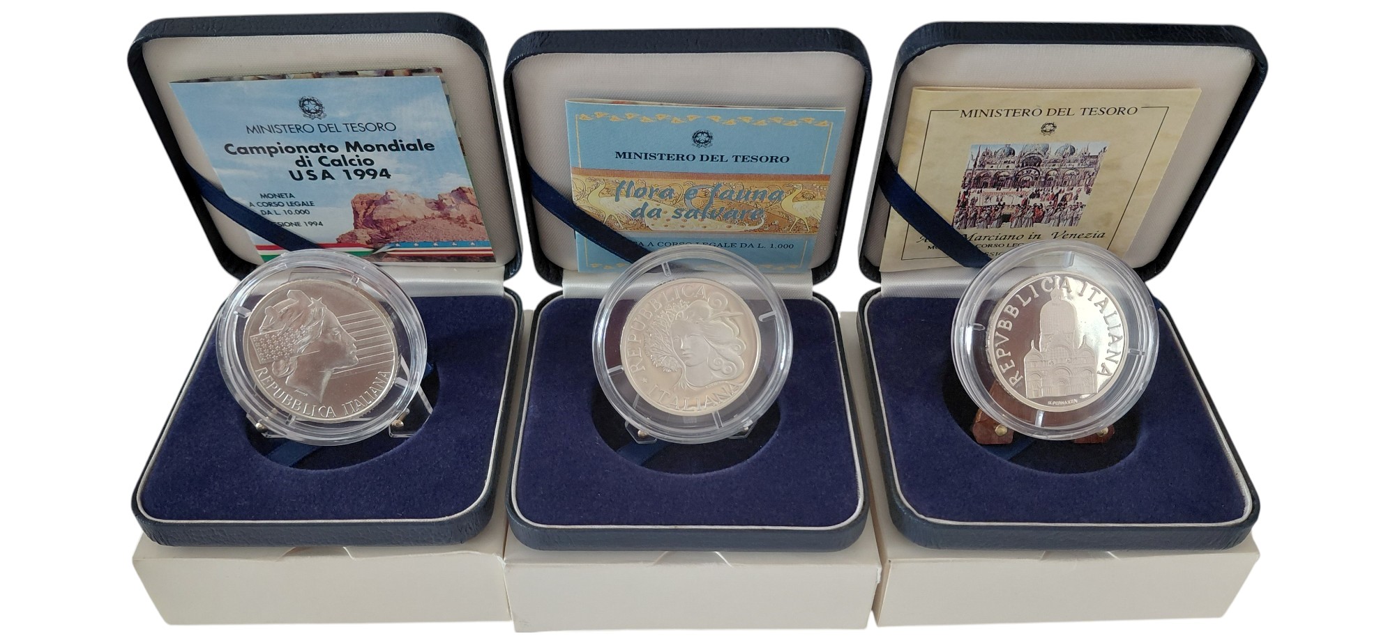 Italia, 1994, serie di monete in argento 835‰ Fondo Specchio (Proof) con astucci e foglietti desc...